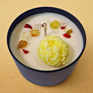 Vonná svíčka s kytičkou a minerály Na pohodu