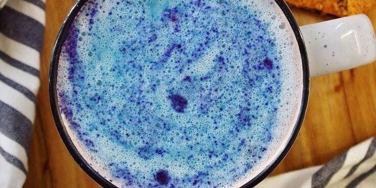 Recept na ledové modré latte